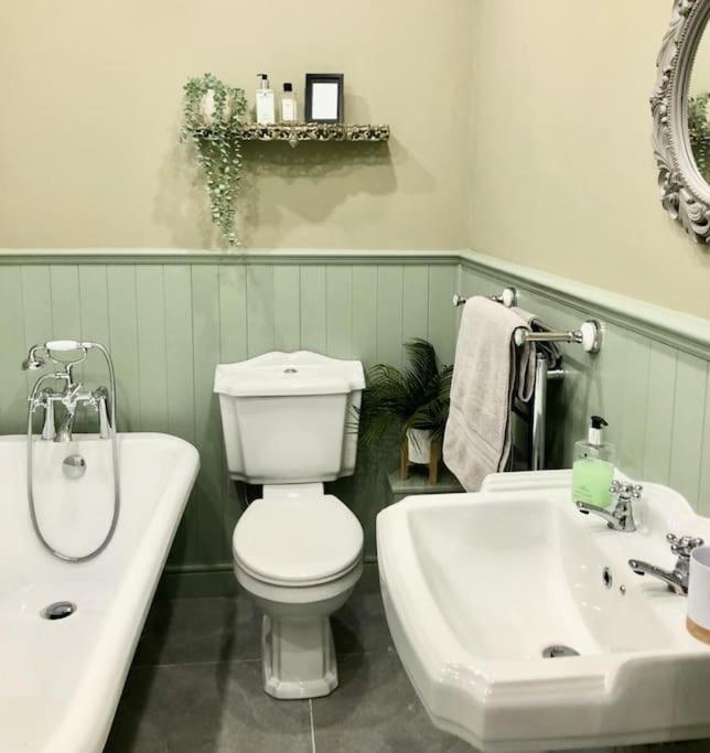 Hilltop House Is A Welcoming 2 Bedroom Property Матлок Екстер'єр фото